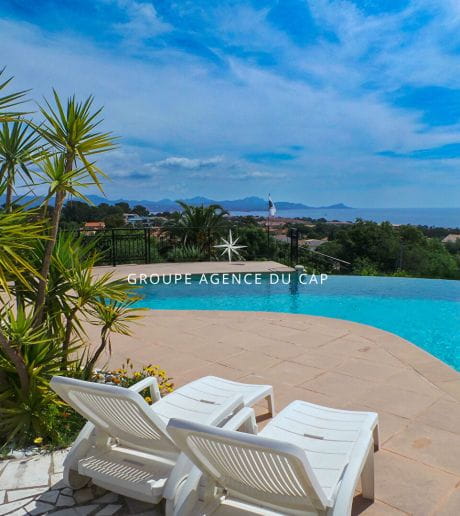 A VENDRE – VILLA VUE MER – 250m² – 5 chambres + T2  – GARAGE DOUBLE – A SAINT AYGULF