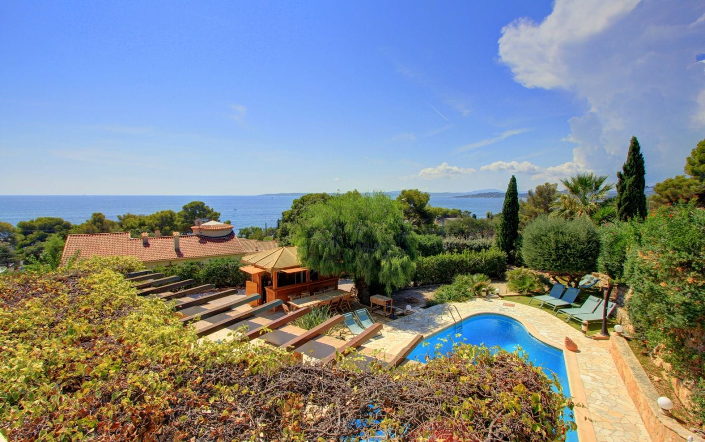 Villa 8 pièces 285m2 avec 6 chambres en suite, aux Issambres Image 2