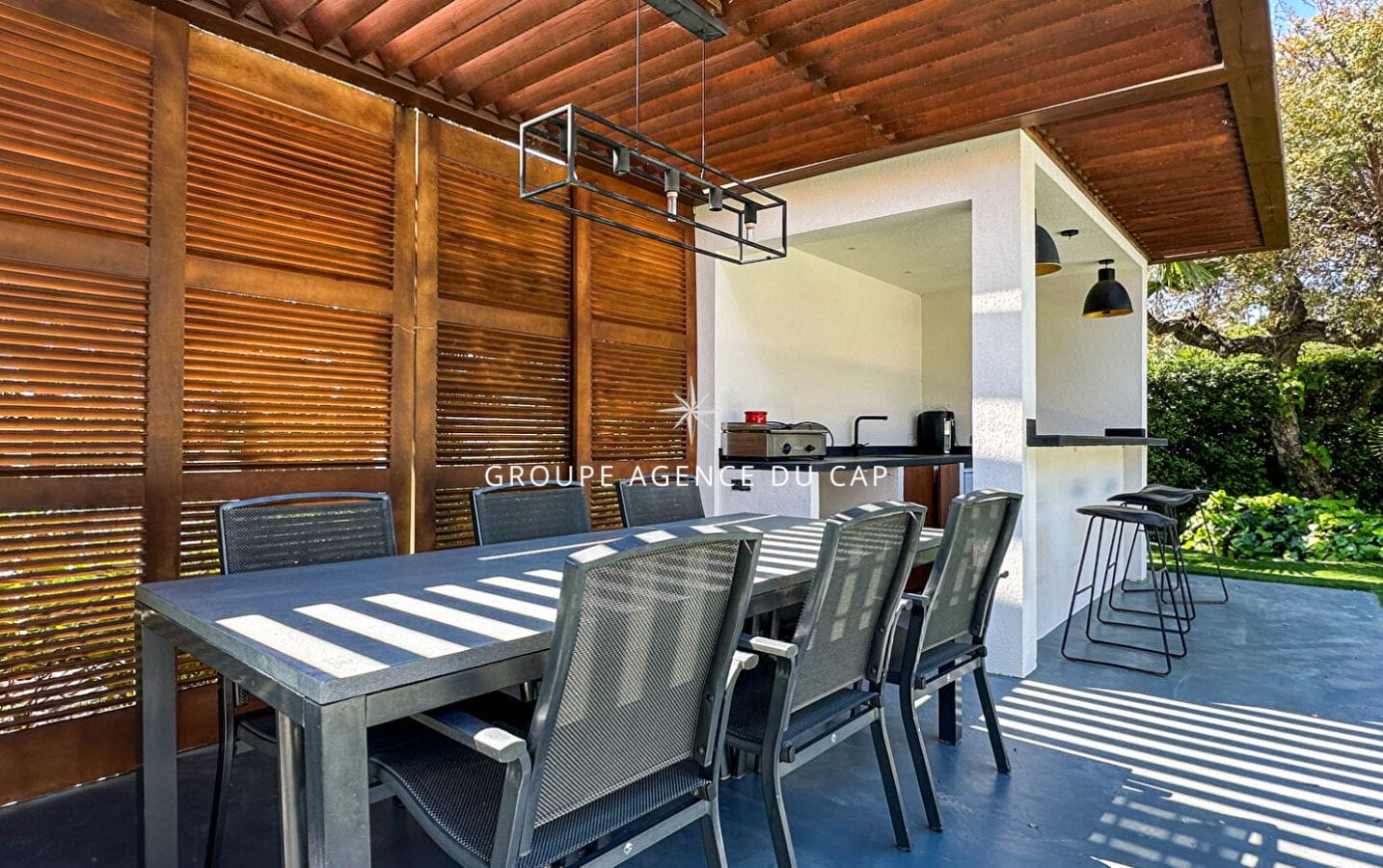 185sqm VILLA WITH SEA VIEW, POOL AND GARAGE, IN SAINT AYGULF Image 12