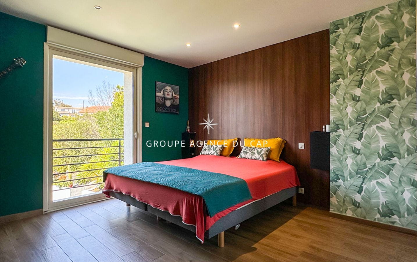 185sqm VILLA WITH SEA VIEW, POOL AND GARAGE, IN SAINT AYGULF Image 8