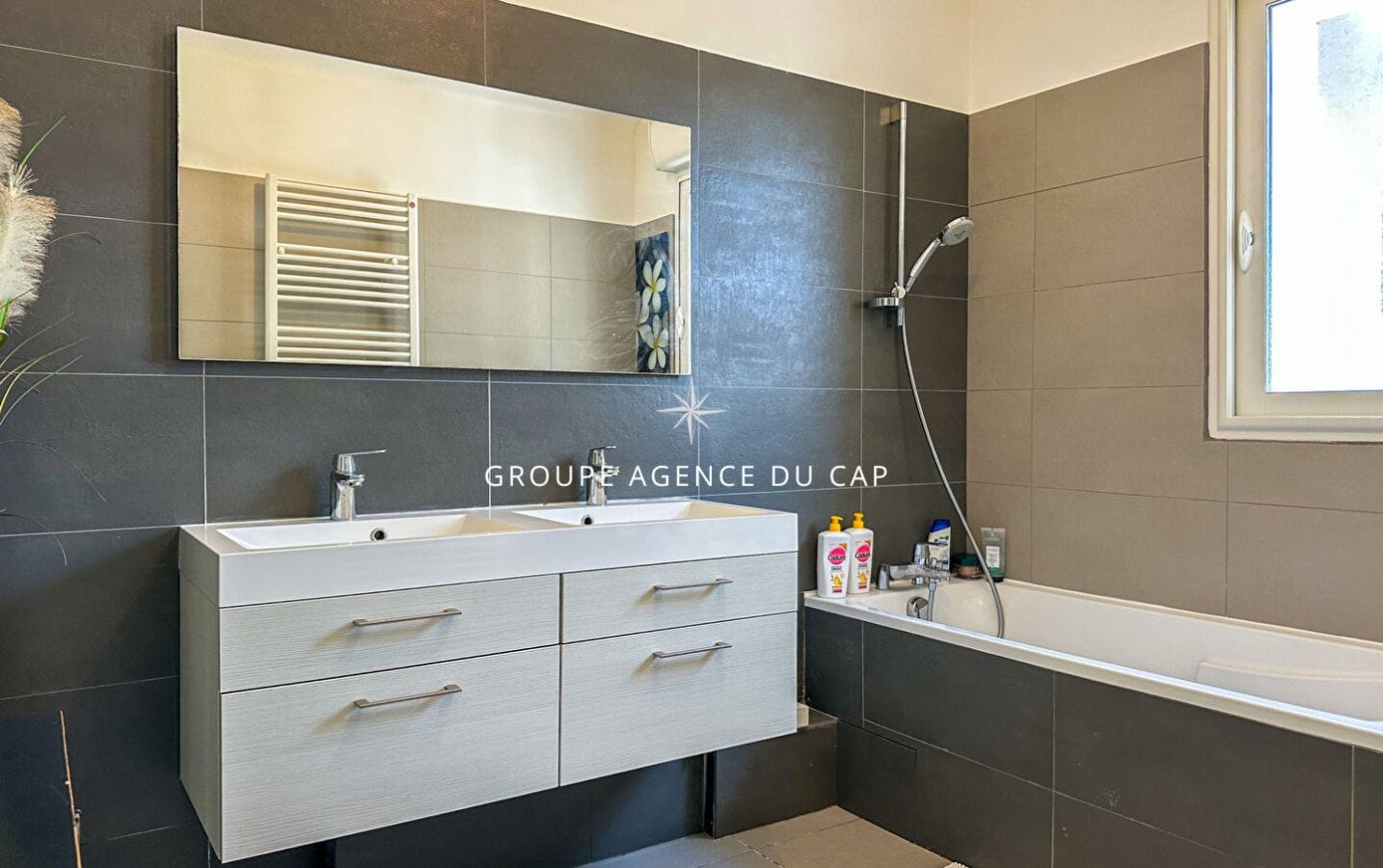 VILLA 185M² AVEC VUE MER PISCINE ET GARAGE, A SAINT AYGULF Image 11