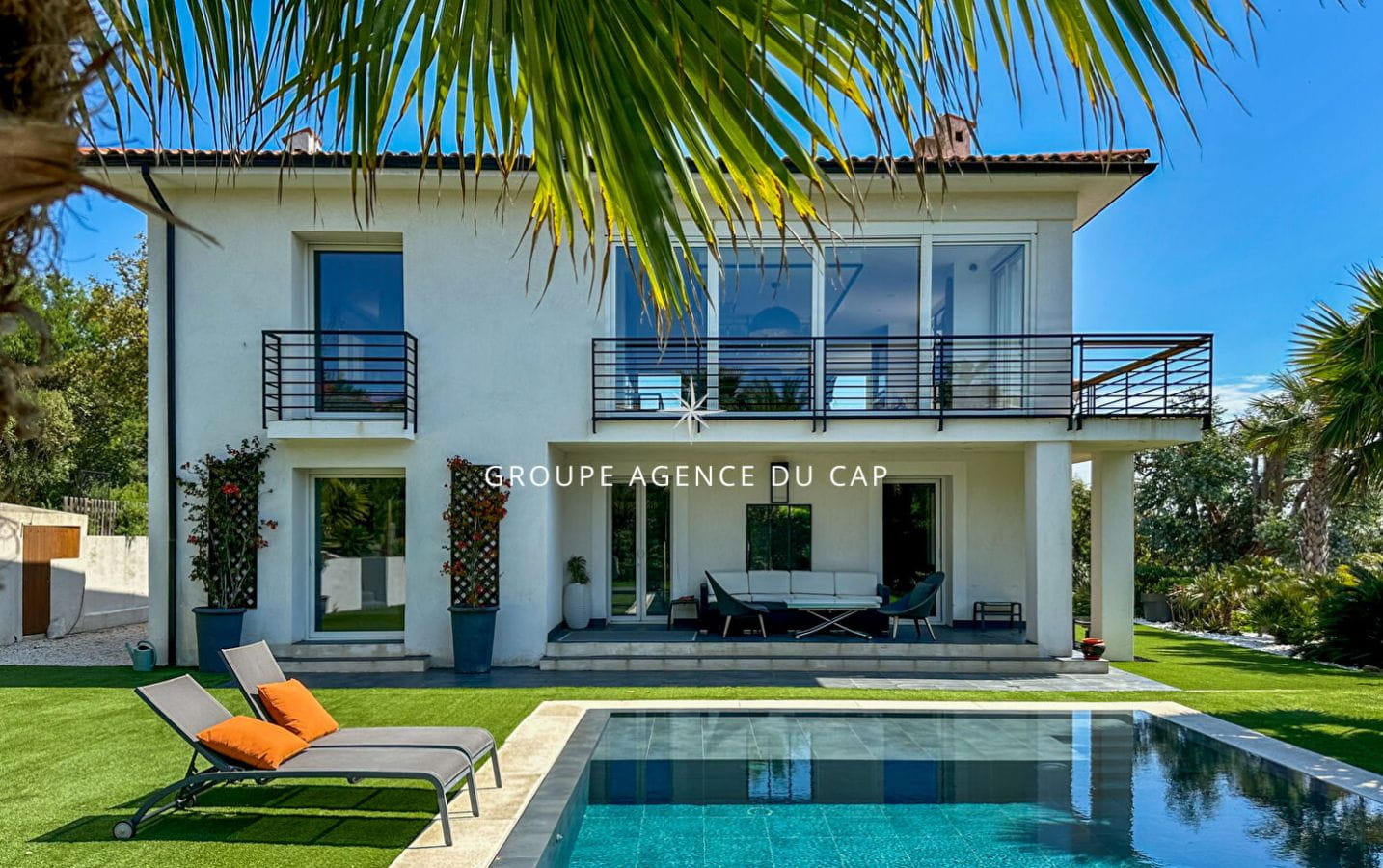 VILLA 185M² AVEC VUE MER PISCINE ET GARAGE, A SAINT AYGULF Image 0