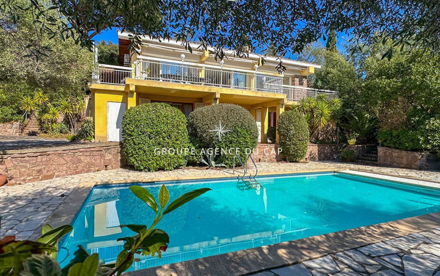 FOR SALE: 5-ROOM VILLA, 160sqm, POOL AND SEA VIEW, IN LES ISSAMBRES Image 16