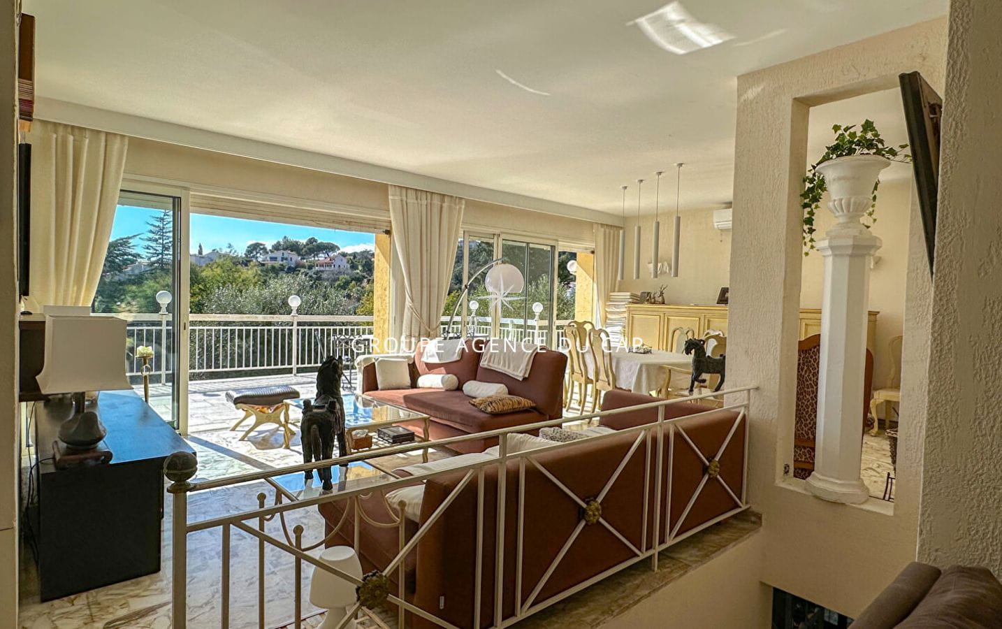 FOR SALE: 5-ROOM VILLA, 160sqm, POOL AND SEA VIEW, IN LES ISSAMBRES Image 5