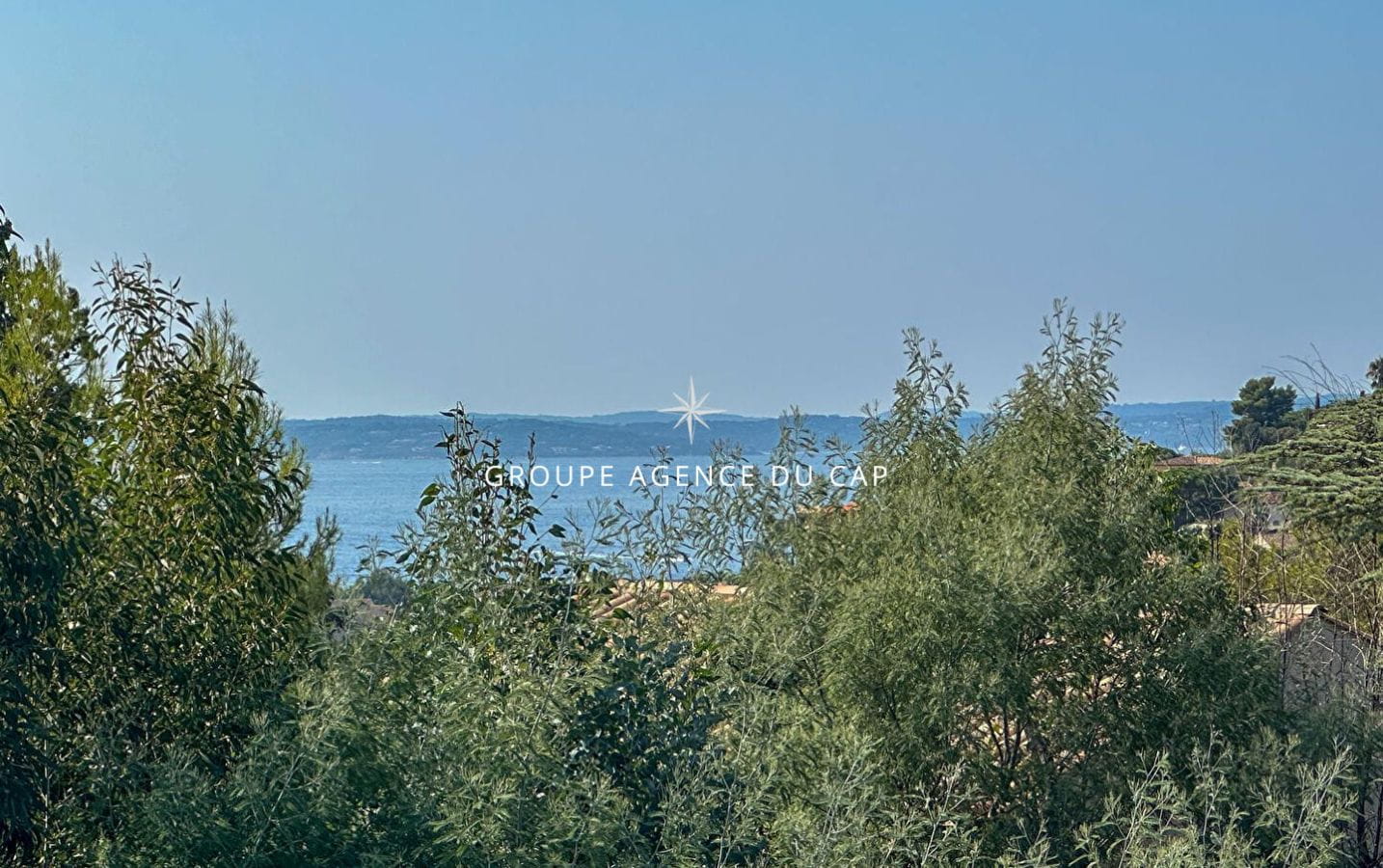 OFFRE EN COURS PAR NOTRE AGENCE – A VENDRE VILLA 5 PIECES 160M² PISCINE ET APERCU MER, AUX ISSAMBRES Image 2