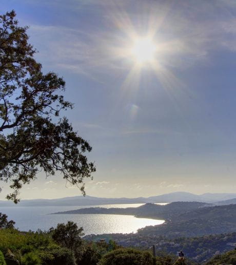 165M2 VILLA WITH DOUBLE SEA VIEW OF SAINT-TROPEZ AND SAINT-RAPHAEL, IN LES ISSAMBRES