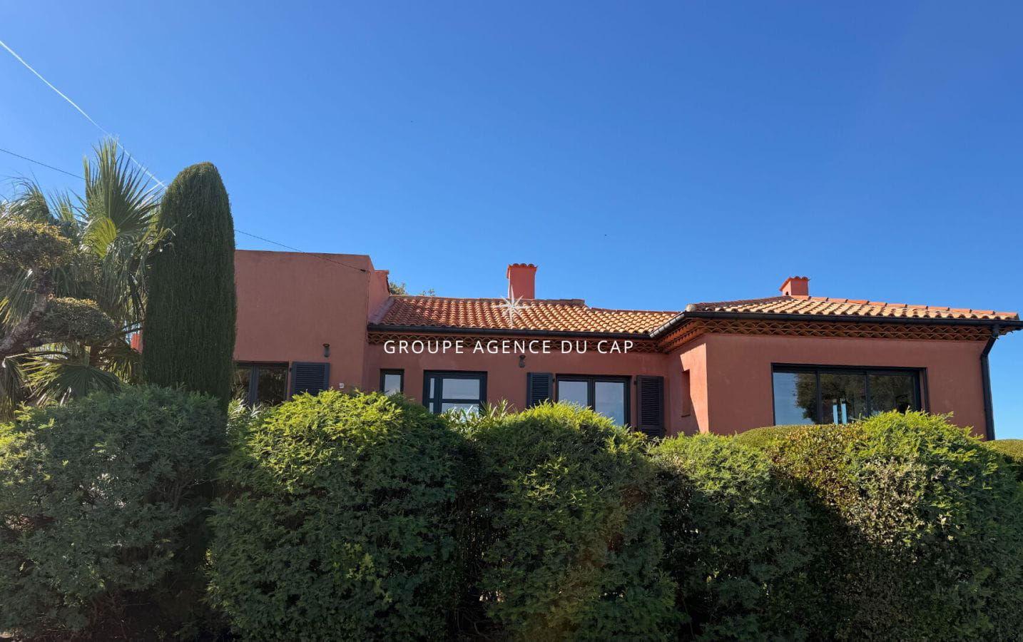 VILLA  AVEC DOUBLE VUE MER SUR SAINT-TROPEZ ET SUR SAINT-RAPHAEL, AUX ISSAMBRES Image 10