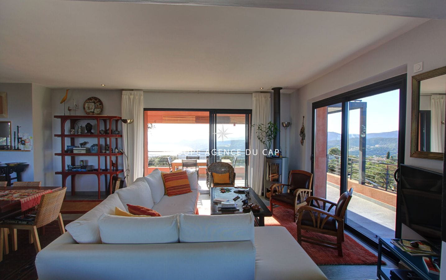 VILLA  AVEC DOUBLE VUE MER SUR SAINT-TROPEZ ET SUR SAINT-RAPHAEL, AUX ISSAMBRES Image 12