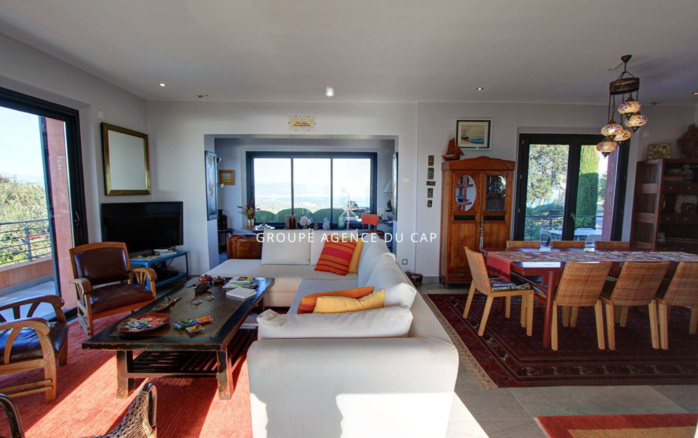 VILLA  AVEC DOUBLE VUE MER SUR SAINT-TROPEZ ET SUR SAINT-RAPHAEL, AUX ISSAMBRES Image 13