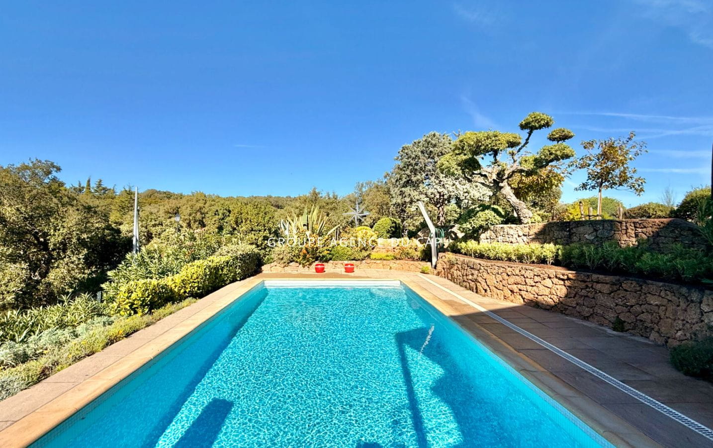 VILLA  AVEC DOUBLE VUE MER SUR SAINT-TROPEZ ET SUR SAINT-RAPHAEL, AUX ISSAMBRES Image 8