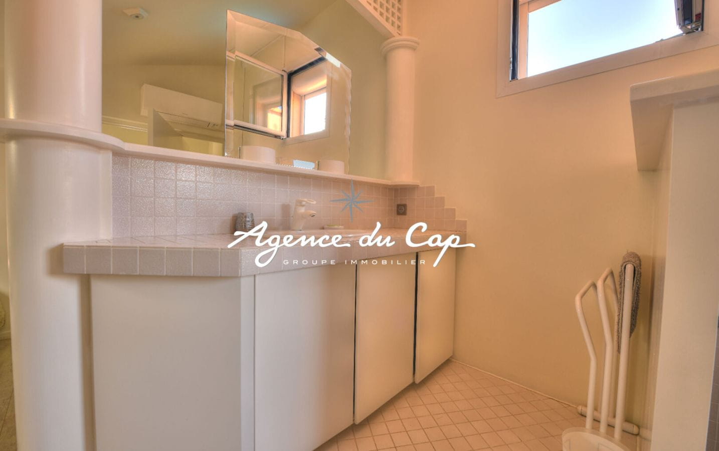 SOUS OFFRE APPARTEMENT SAINT RAPHAEL BOULOURIS DERNIER ETAGE VUE MER Image 13