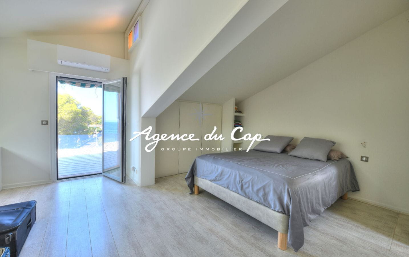 SOUS OFFRE APPARTEMENT SAINT RAPHAEL BOULOURIS DERNIER ETAGE VUE MER Image 15