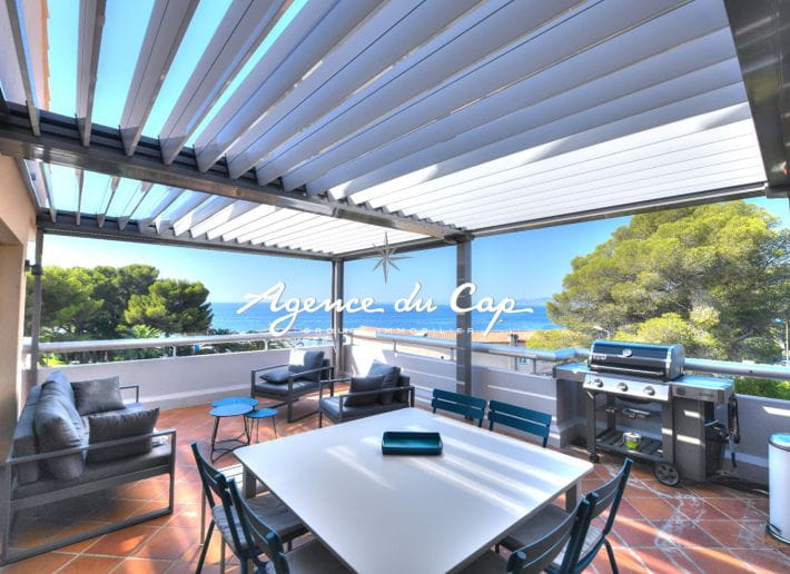 SAINT RAPHAEL BOULOURIS TOP FLOOR SEA VIEW