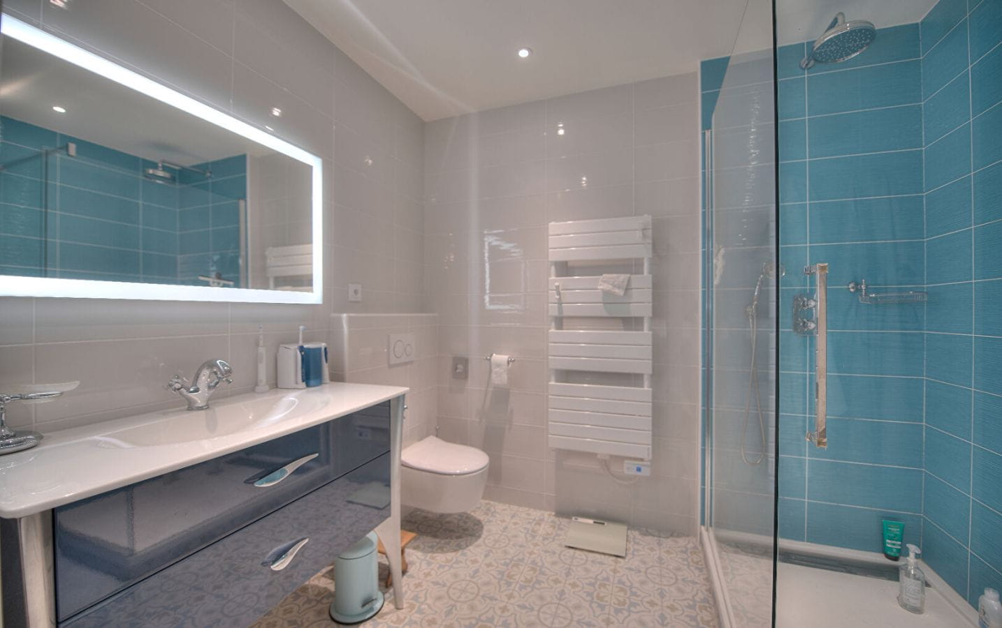 8 ROOM SEA VIEW VILLA 4 SUITES HEATED POOL GARAGE AND 2 ROOM INDEPENDENT APARTMENT IN SAINT RAPHAEL BOULOURIS Image 10