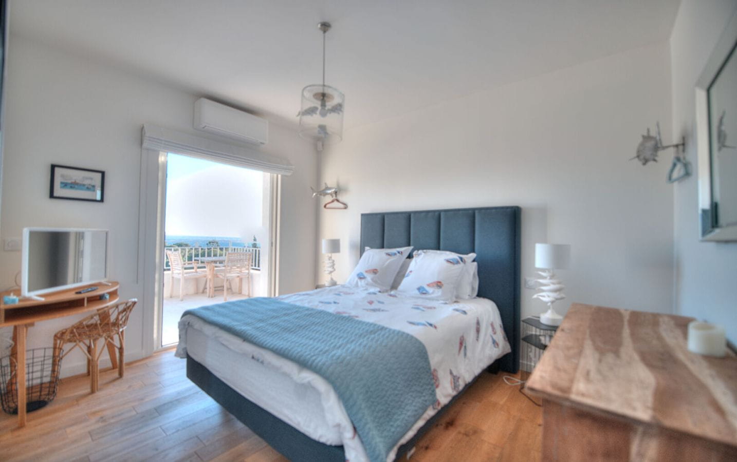 8 ROOM SEA VIEW VILLA 4 SUITES HEATED POOL GARAGE AND 2 ROOM INDEPENDENT APARTMENT IN SAINT RAPHAEL BOULOURIS Image 12