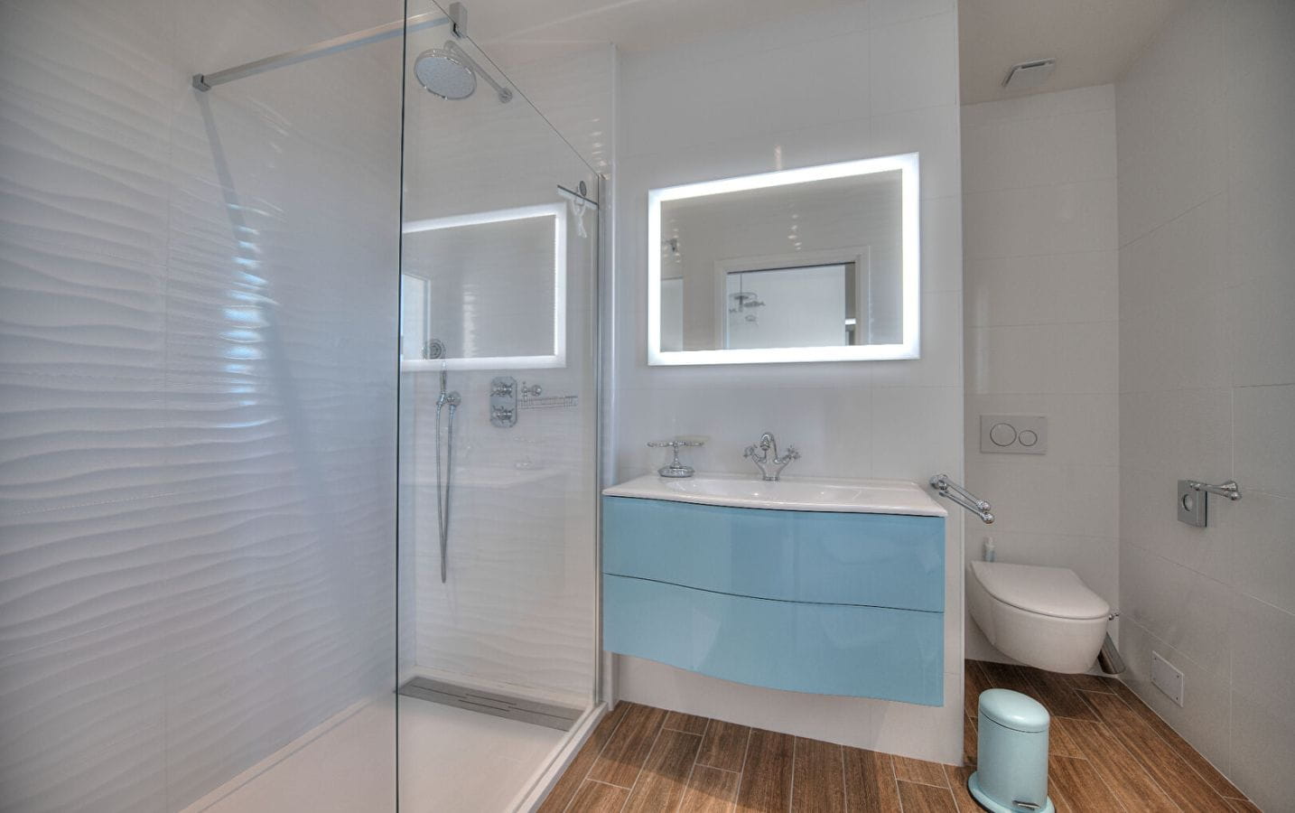 8 ROOM SEA VIEW VILLA 4 SUITES HEATED POOL GARAGE AND 2 ROOM INDEPENDENT APARTMENT IN SAINT RAPHAEL BOULOURIS Image 13