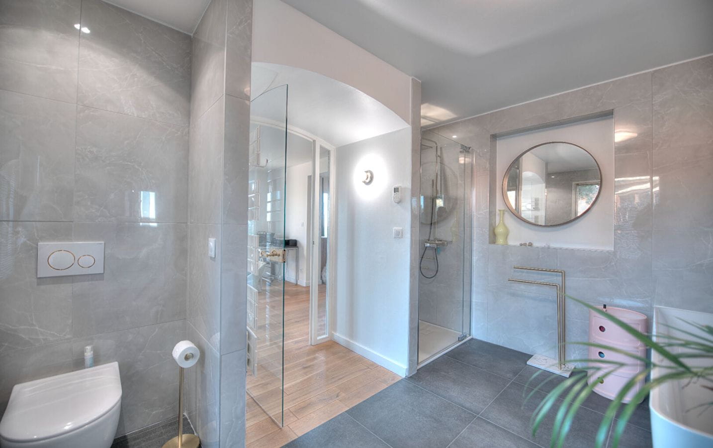 8 ROOM SEA VIEW VILLA 4 SUITES HEATED POOL GARAGE AND 2 ROOM INDEPENDENT APARTMENT IN SAINT RAPHAEL BOULOURIS Image 8