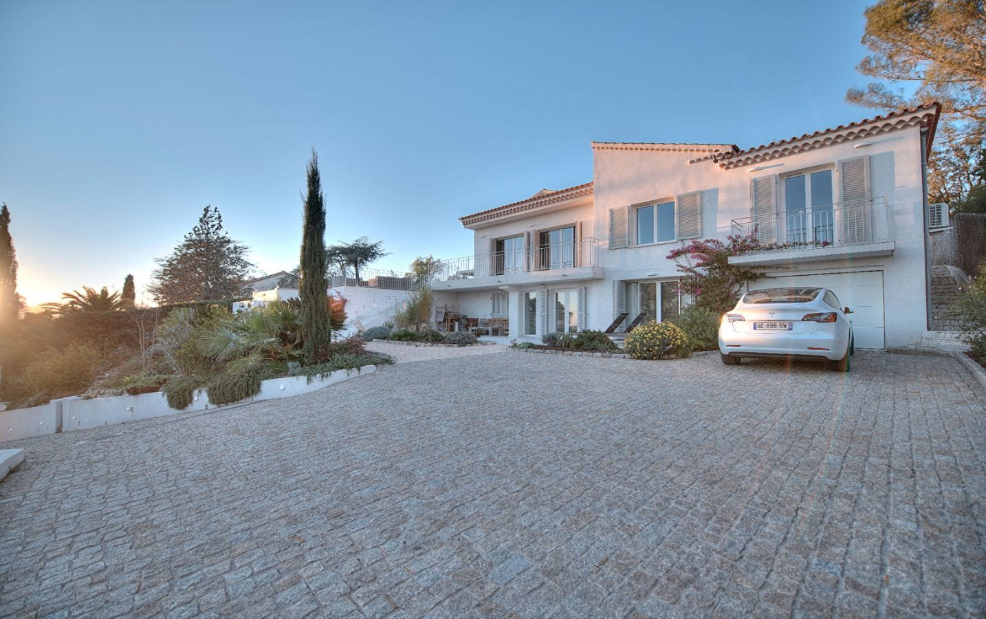 VILLA VUE MER 8 PIÉCES 4 SUITES PISCINE CHAUFFEE GARAGE ET 2 PIECES INDEPENDANT A SAINT RAPHAEL BOULOURIS Image 1