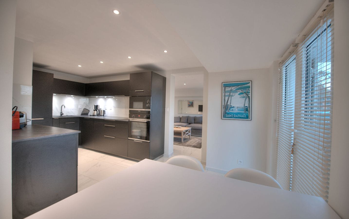 VILLA VUE MER 8 PIÉCES 4 SUITES PISCINE CHAUFFEE GARAGE ET 2 PIECES INDEPENDANT A SAINT RAPHAEL BOULOURIS Image 15