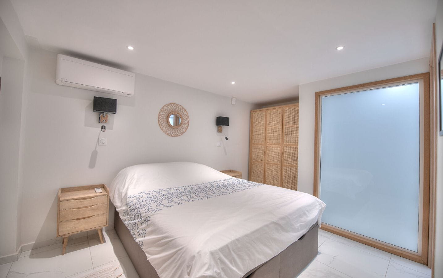 VILLA VUE MER 8 PIÉCES 4 SUITES PISCINE CHAUFFEE GARAGE ET 2 PIECES INDEPENDANT A SAINT RAPHAEL BOULOURIS Image 16