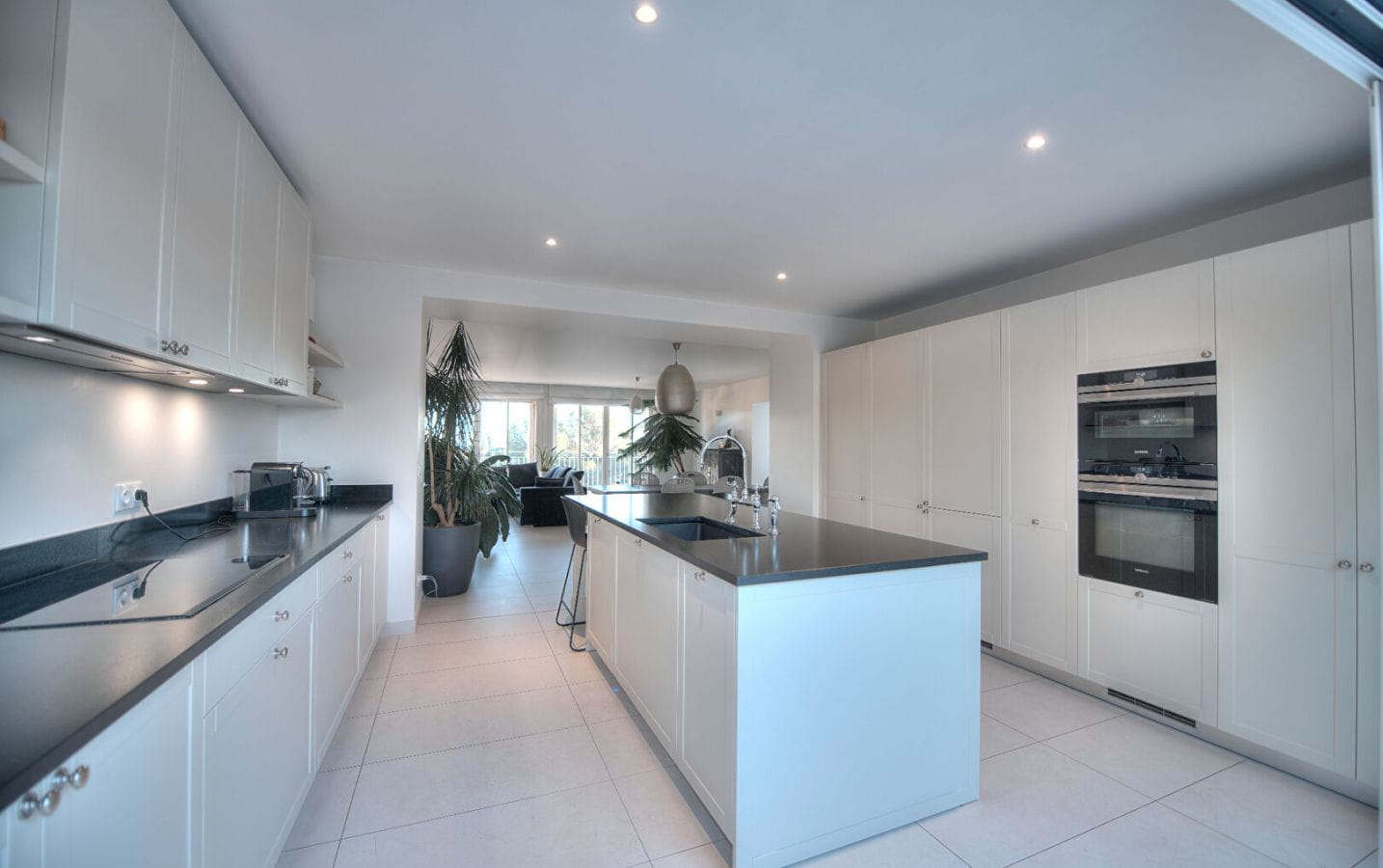 VILLA VUE MER 8 PIÉCES 4 SUITES PISCINE CHAUFFEE GARAGE ET 2 PIECES INDEPENDANT A SAINT RAPHAEL BOULOURIS Image 4