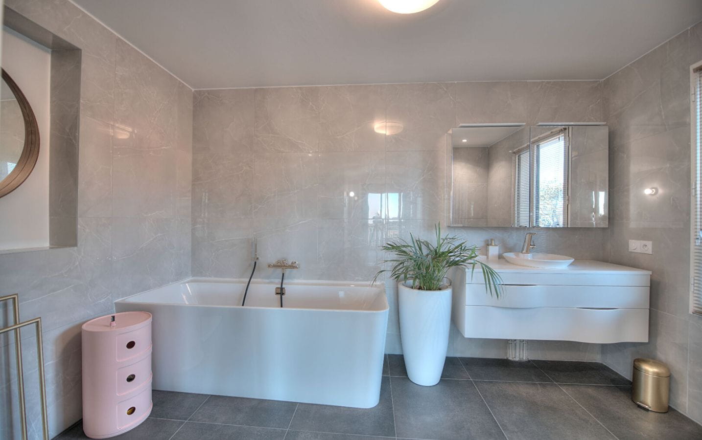 VILLA VUE MER 8 PIÉCES 4 SUITES PISCINE CHAUFFEE GARAGE ET 2 PIECES INDEPENDANT A SAINT RAPHAEL BOULOURIS Image 7