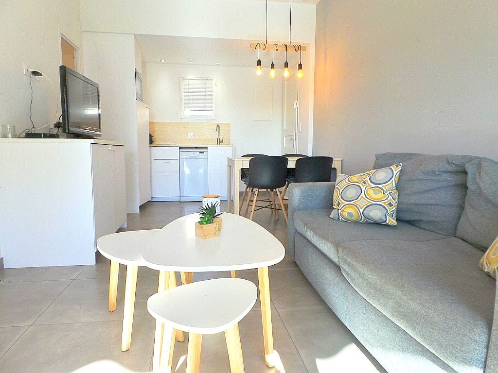 APPARTEMENT 3 PIECES VUE MER PISCINE, AUX ISSAMBRES Image 2