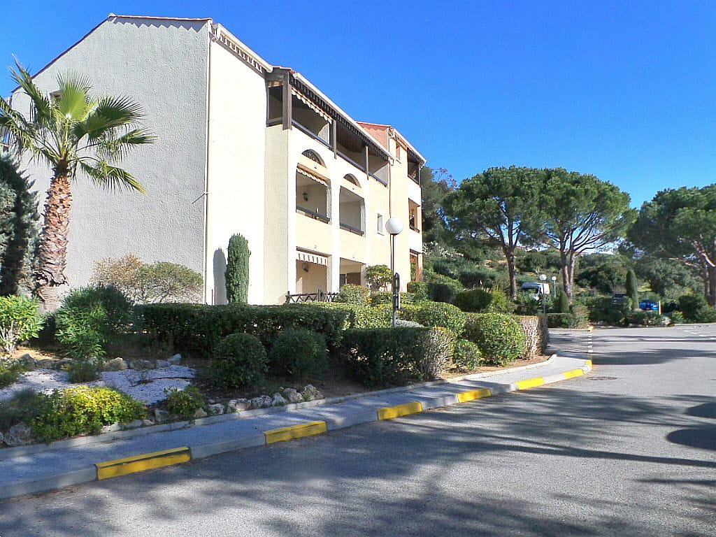 APPARTEMENT 3 PIECES VUE MER PISCINE, AUX ISSAMBRES Image 8