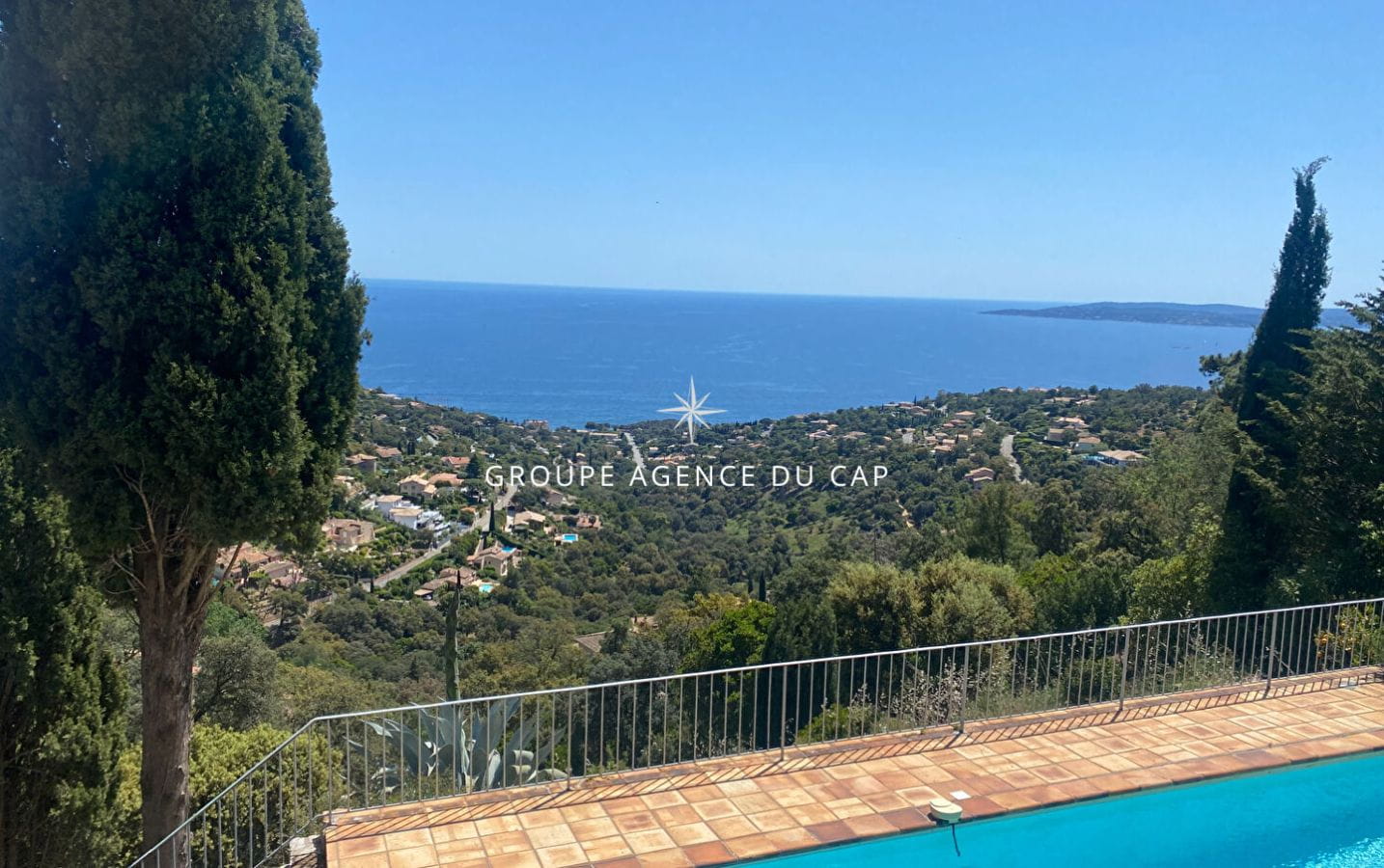 À VENDRE VILLA FORT POTENTIEL VUE MER PANORAMIQUE PISCINE GARAGE AUX ISSAMBRES Image 12