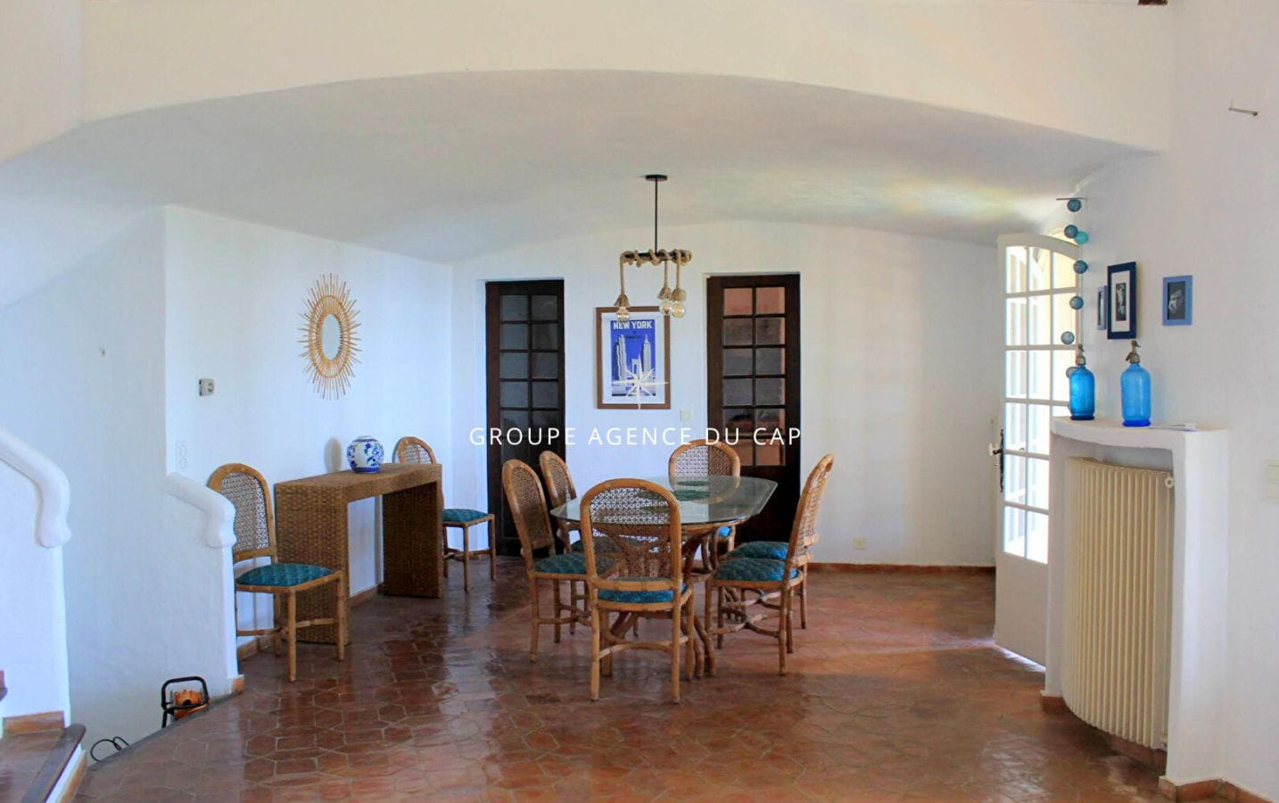 À VENDRE VILLA FORT POTENTIEL VUE MER PANORAMIQUE PISCINE GARAGE AUX ISSAMBRES Image 3