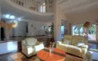 Villa provençale de 310m2 avec 5 chambres piscine et garage, à Saint-Aygulf Min 11
