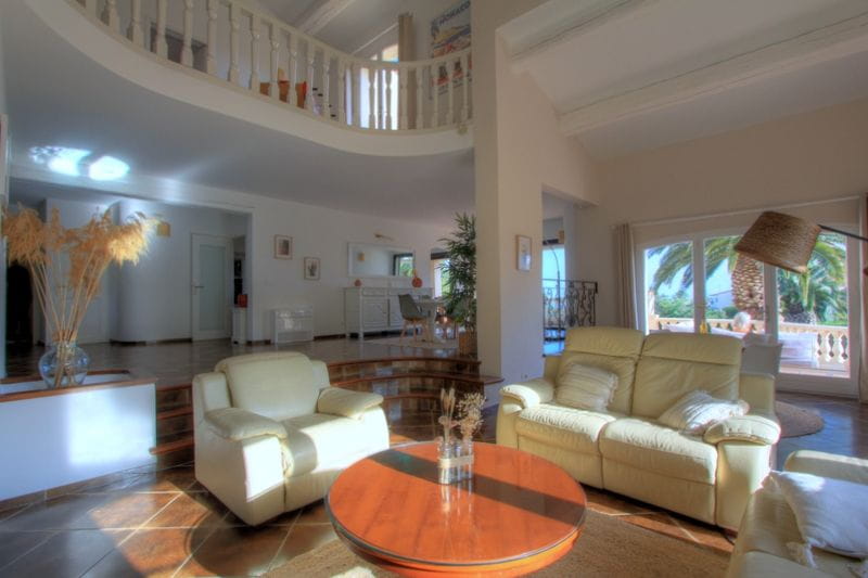 Villa provençale de 310m2 avec 5 chambres piscine et garage, à Saint-Aygulf Image 11