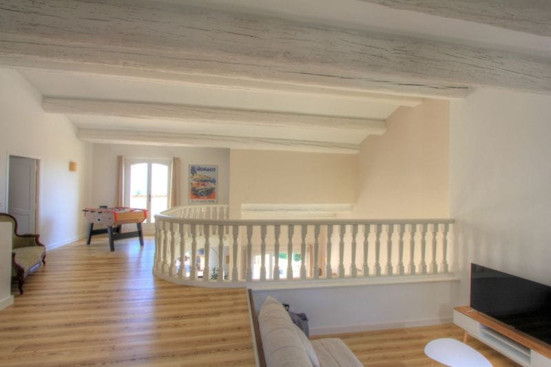 Villa provençale de 310m2 avec 5 chambres piscine et garage, à Saint-Aygulf Image 12