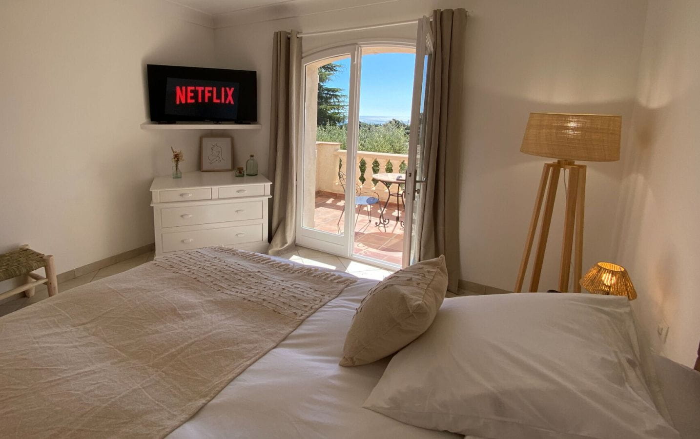 Villa provençale de 310m2 avec 5 chambres piscine et garage, à Saint-Aygulf Image 3