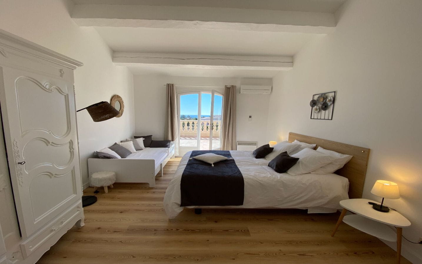 Villa provençale de 310m2 avec 5 chambres piscine et garage, à Saint-Aygulf Image 6