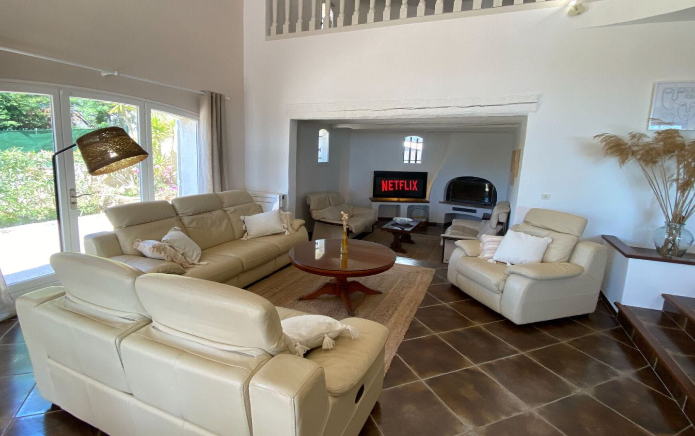 Villa provençale de 310m2 avec 5 chambres piscine et garage, à Saint-Aygulf Image 7