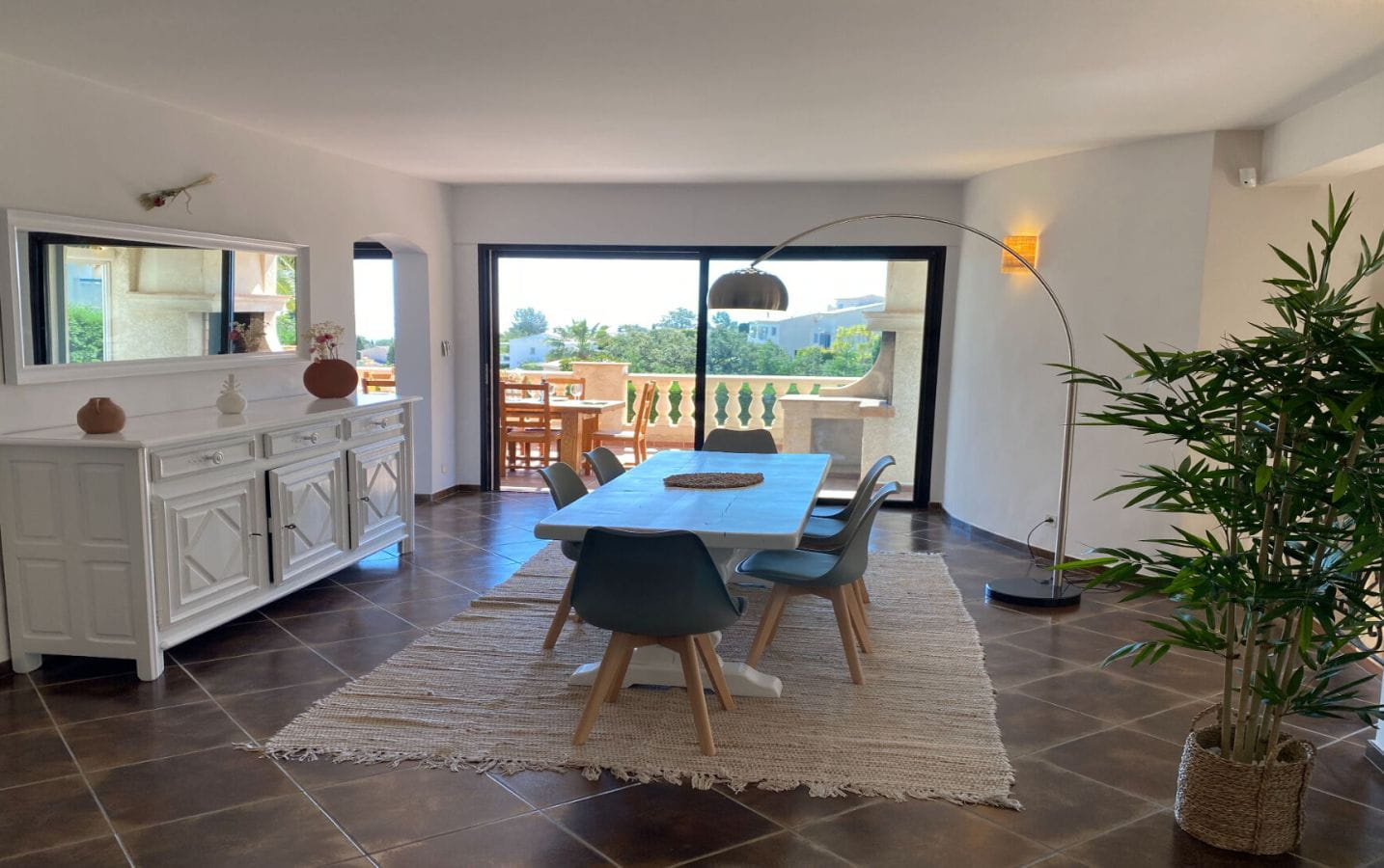 Villa provençale de 310m2 avec 5 chambres piscine et garage, à Saint-Aygulf Image 9