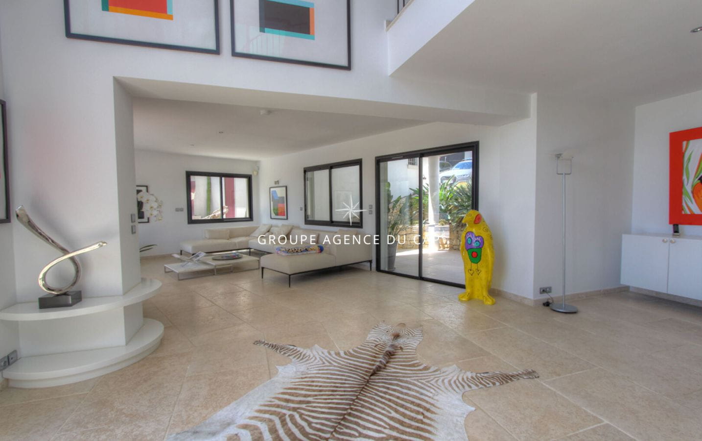 ARCHITECT-DESIGNED VILLA FOR SALE WITH 7 ROOMS WITH SEA VIEW, POOL AND DOUBLE GARAGE, LOCATED IN GRIMAUD, NEAR THE BEAUVALLON GOLF COURSE Image 4