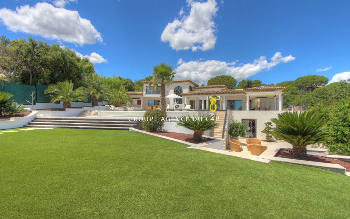 VILLA D’ARCHITECTE À VENDRE DE 7 PIÈCES AVEC APERÇU MER PISCINE ET GARAGE DOUBLE, SITUÉE À GRIMAUD, À PROXIMITÉ DU GOLF DE BEAUVALLON Image 7