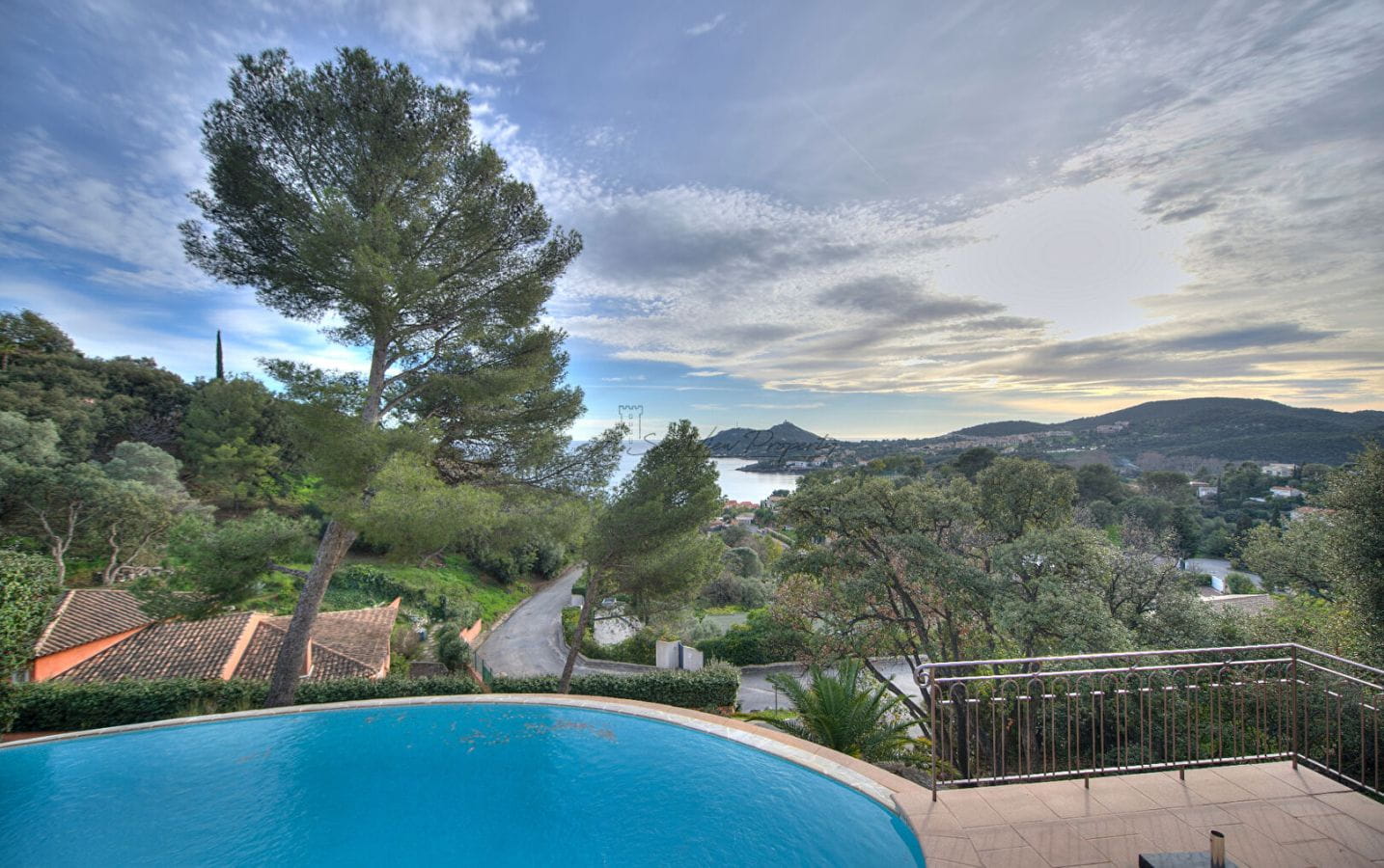 Exclusivité ! AGAY VILLA VUE MER Image 0