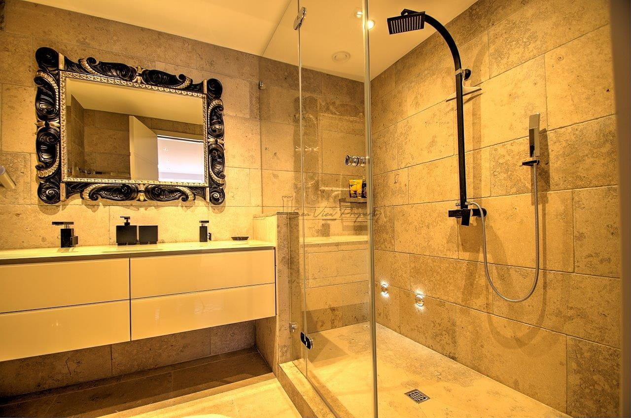 Saint Raphael – Villa Pieds Dans L’eau 7 Pièce(s) – 350 M2 Image 16