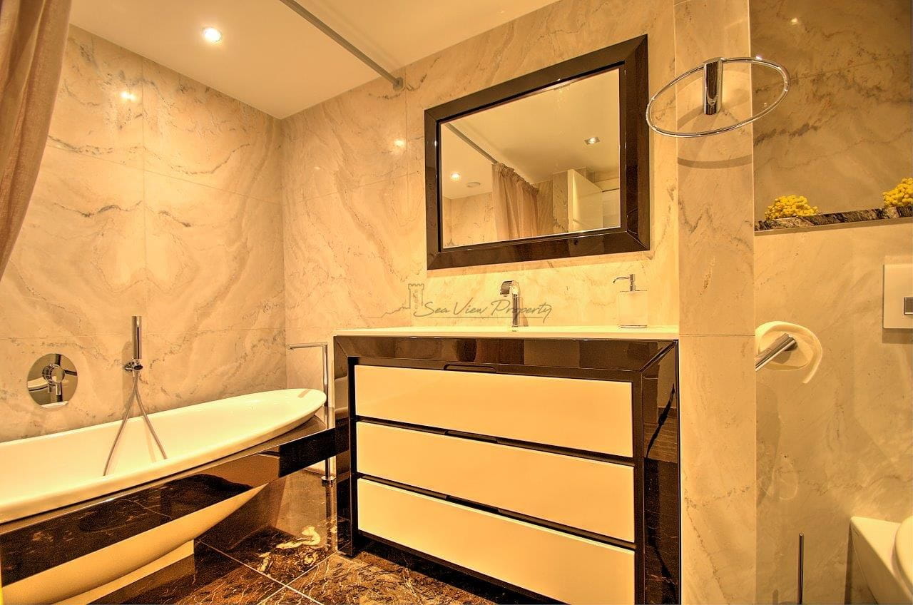 Saint Raphael – Villa Pieds Dans L’eau 7 Pièce(s) – 350 M2 Image 17