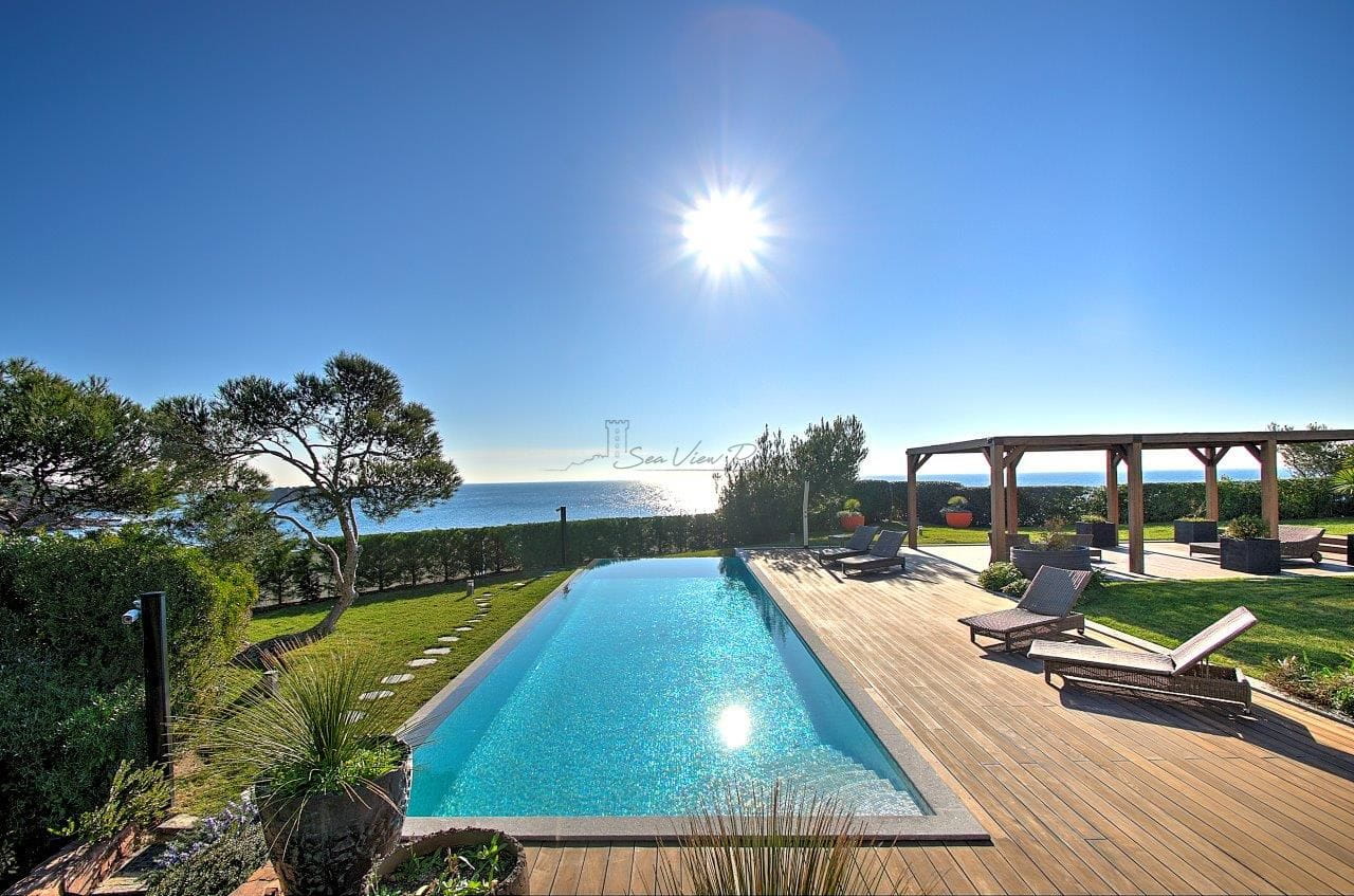 Saint Raphael – Villa Pieds Dans L’eau 7 Pièce(s) – 350 M2 Image 2