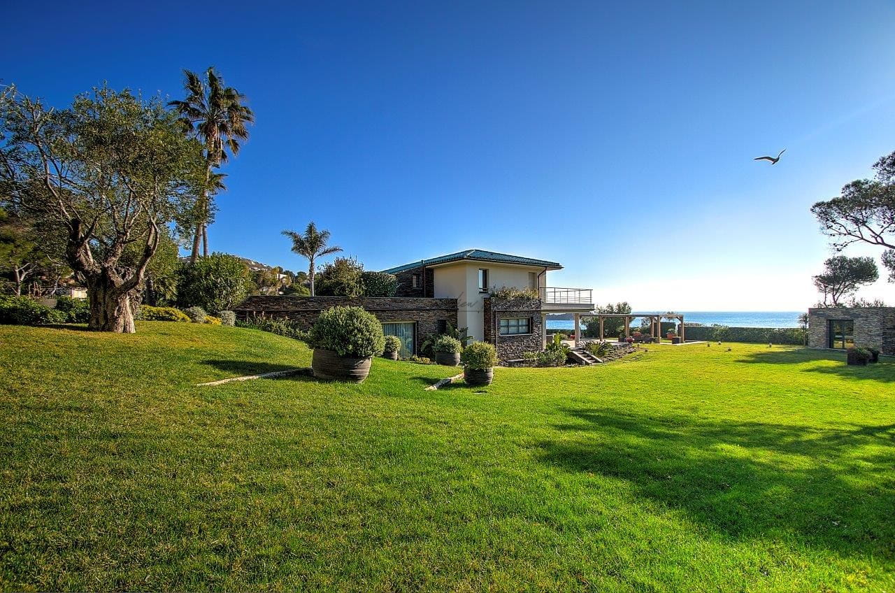 Saint Raphael – Villa Pieds Dans L’eau 7 Pièce(s) – 350 M2 Image 3