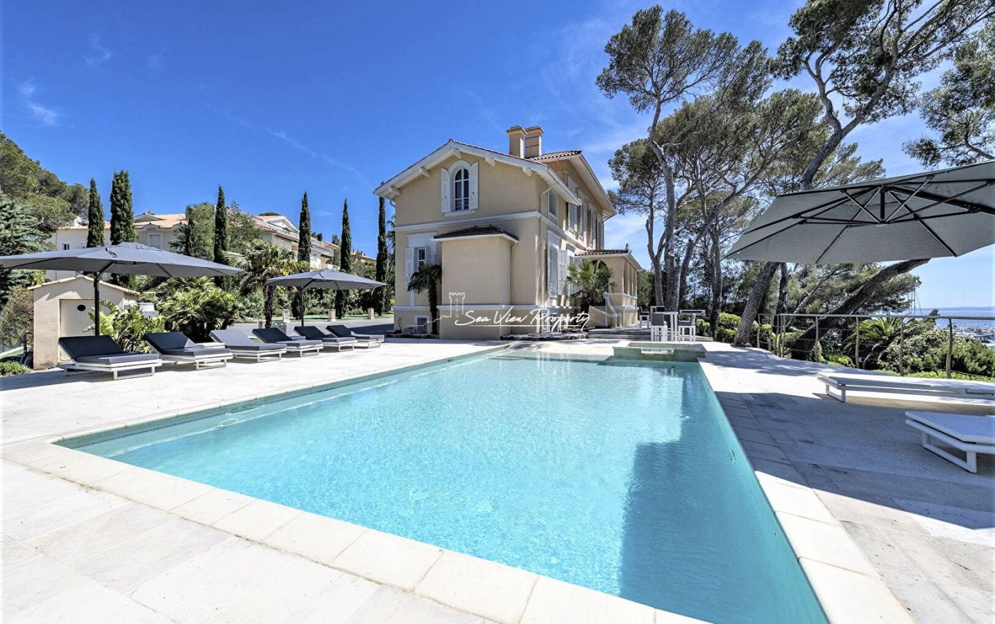 SAINT-RAPHAËL, MAISON PIEDS DANS L’EAU 10 PIECES. Image 16