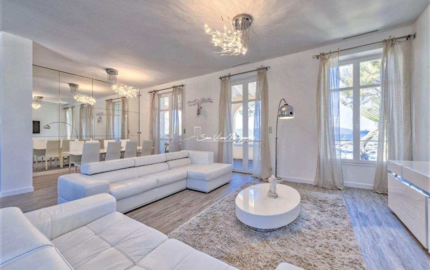 SAINT-RAPHAËL, MAISON PIEDS DANS L’EAU 10 PIECES. Image 3