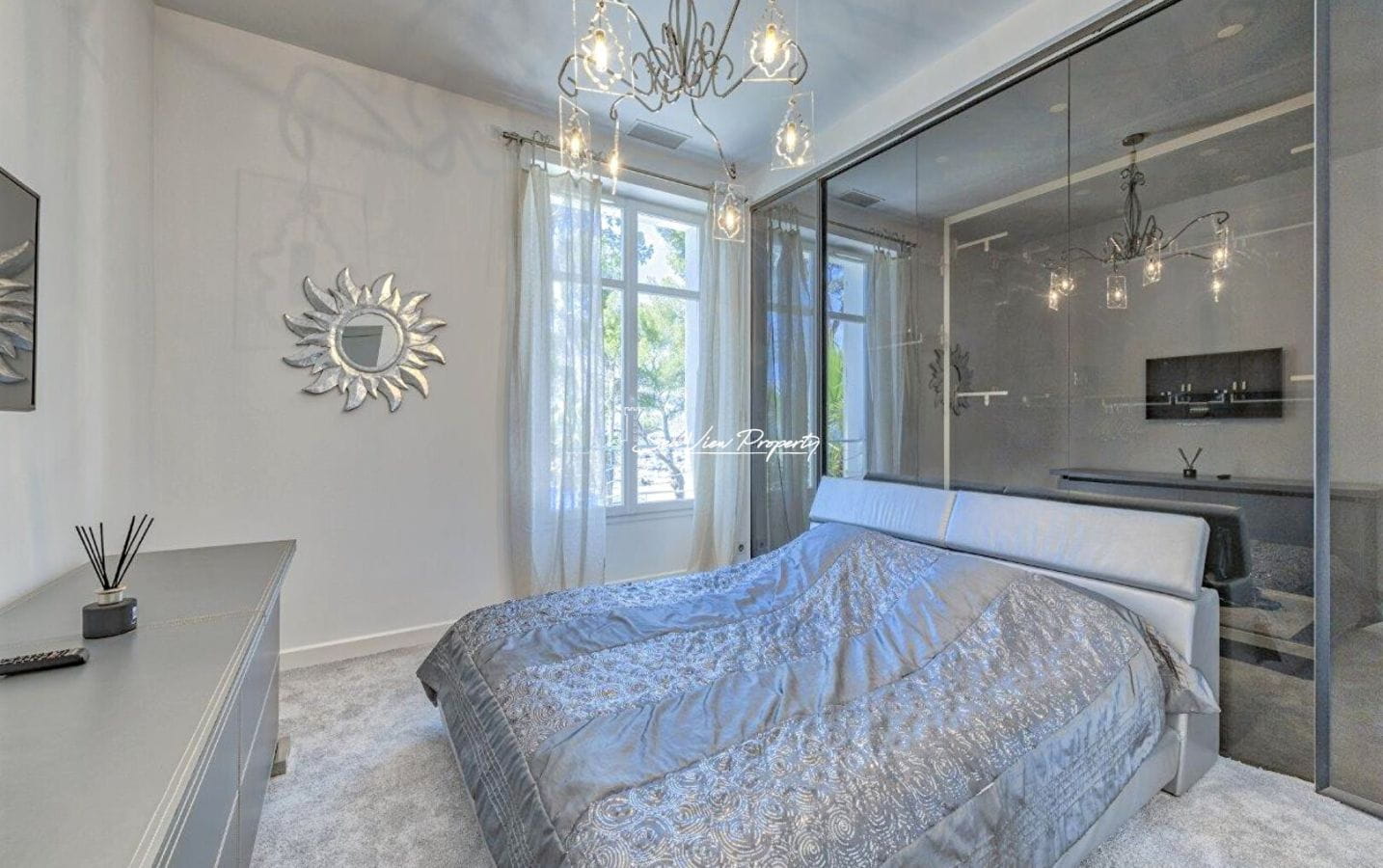 SAINT-RAPHAËL, MAISON PIEDS DANS L’EAU 10 PIECES. Image 4