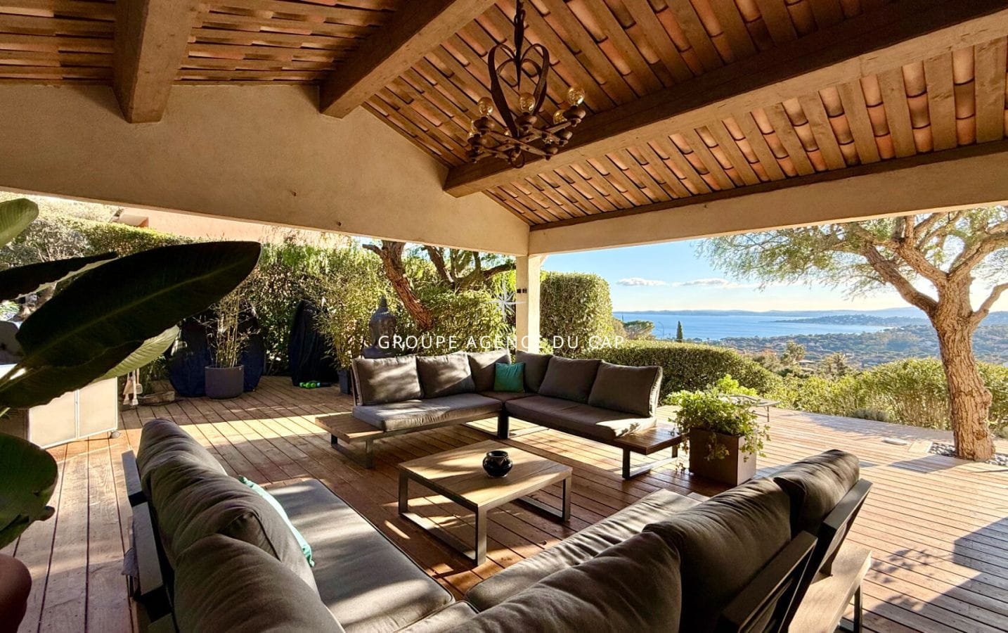 VUE MER SUR LE GOLFE DE SAINT TROPEZ VILLA DE CHARME AVEC PISCINE, AUX ISSAMBRES Image 0