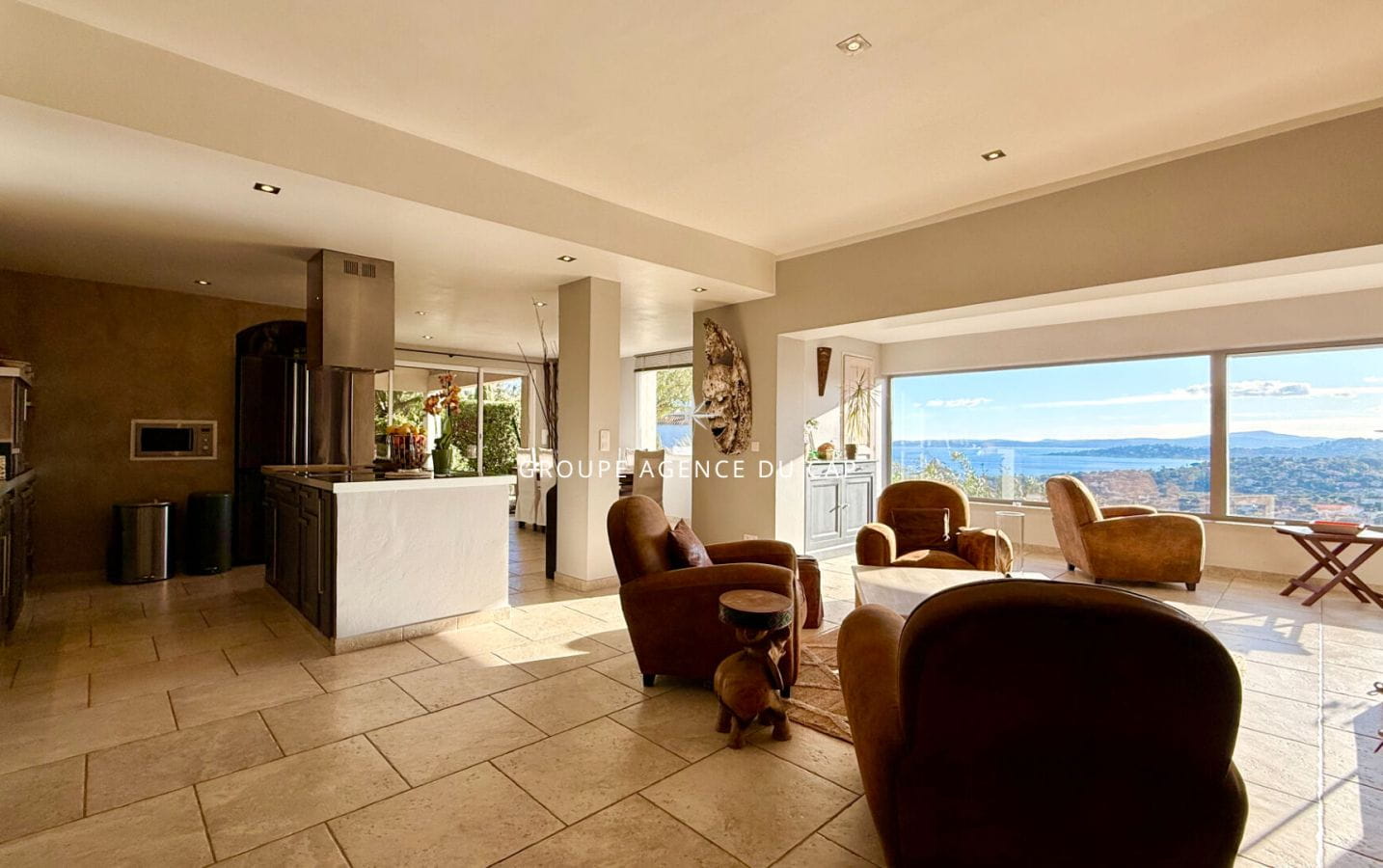 VUE MER SUR LE GOLFE DE SAINT TROPEZ VILLA DE CHARME AVEC PISCINE, AUX ISSAMBRES Image 4