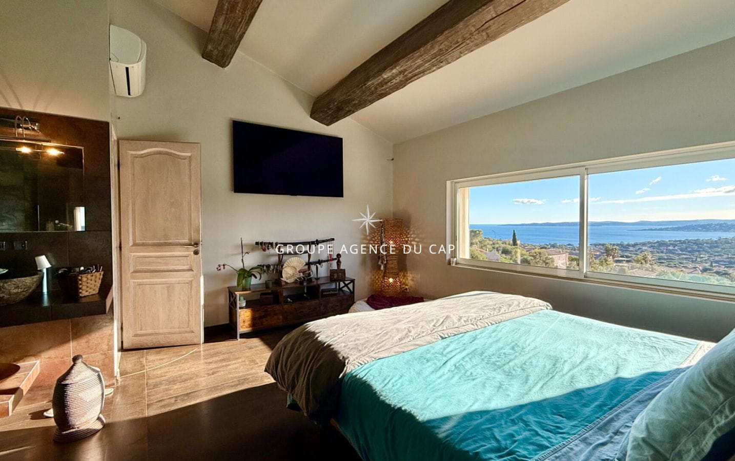 LES ISSAMBRES – VUE MER GOLFE DE SAINT TROPEZ – VILLA DE CHARME AVEC PISCINE Image 9